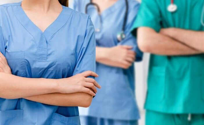 Kórházban műszak közben szexelt számos alkalommal egy vezető nővér Nagy-Britanniában