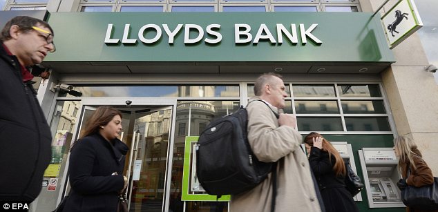 Óriási leépítések a legnagyobb brit banknál: 400 fiókot zár be a Lloyds 2