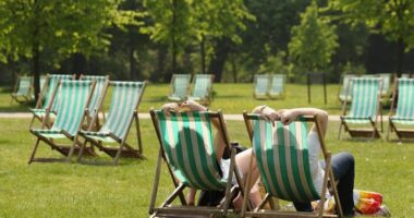 Végre megérkezik a jó idő és a 20C fölötti hőmérsékletek Nagy-Britanniába - itt van, hogy mikor