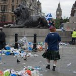 Új jogszabály: Angliában az utcán szemetelők mostantól kétszer is meggondolják majd