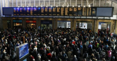 Még nagyobb káosz jöhet az utakon és a vasutakon Angliában