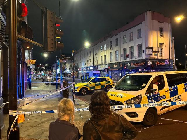 Tüzet nyitott egy támadó a nyílt utcán az egyik londoni étteremben étkezőkre – többen megsérültek egy 9 éves kislány kritikus állapotban 8