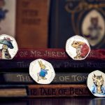 Új, színes 50p-s pénzérméket adott ki a pénzverde Nagy-Britanniában