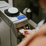 Kicsit túltolta a bliccelést egy fickó Angliában, elkapták, és most 12000 fontot kell kifizetnie