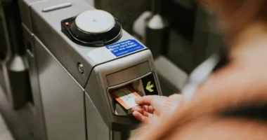 Kicsit túltolta a bliccelést egy fickó Angliában, elkapták, és most 12000 fontot kell kifizetnie