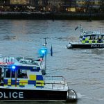 Temzébe zuhant 4 éves kisfiút mentett a hős férfi, amikor csak másodpercek voltak hátra