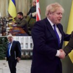 A brit miniszterelnök a fél világ megdöbbenésére „titokban” Ukrajnába utazott és személyesen lepte meg az ukrán elnököt Kijevben