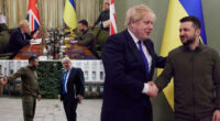 A brit miniszterelnök a fél világ megdöbbenésére „titokban” Ukrajnába utazott és személyesen lepte meg az ukrán elnököt Kijevben 2
