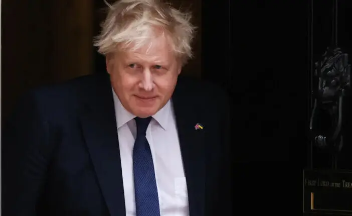 „szükséges és igazságos” – ezt mondta Boris Johnson az adóemelésről a megélhetési költségek drasztikus emelkedése közepette