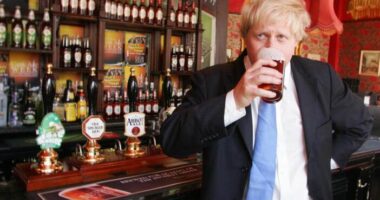 A brit politikusok bort isznak, de vizet prédikálnak. Vannak, akikre nem vonatkoznak a szabályok?