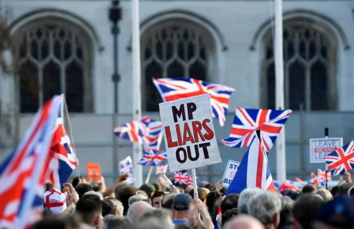 Még ki sem lépett Nagy-Britannia, de már több, mint £500-ot bukott rajta minden háztartás 2