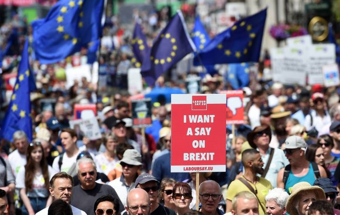 100,000-en vonultak az utcákra Londonban a Brexit miatt - ilyen volt a tüntetés képekben 2