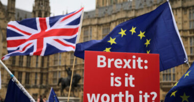 A Brit állampolgárság vagy a letelepedett státusz Angliában tartja a kinti magyarokat?