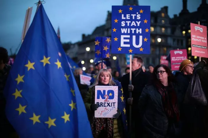 Minden eddiginél többen támogatják, hogy ne lépjen ki Nagy-Britannia, már 56%- van ellene 8