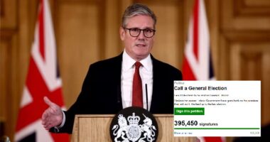 Tömegek követelik egy új parlamenti választás kiírását Nagy-Britanniában - pár nap alatt 400 ezer ember írta alá a petíciót