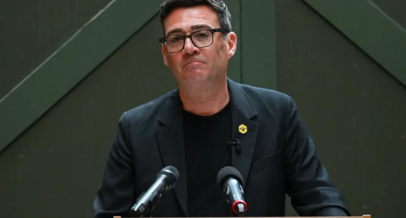 Új korszak a brit politikában: mikor, és hogyan jön az új miniszterelnök és lesznek-e előrehozott parlamenti választások