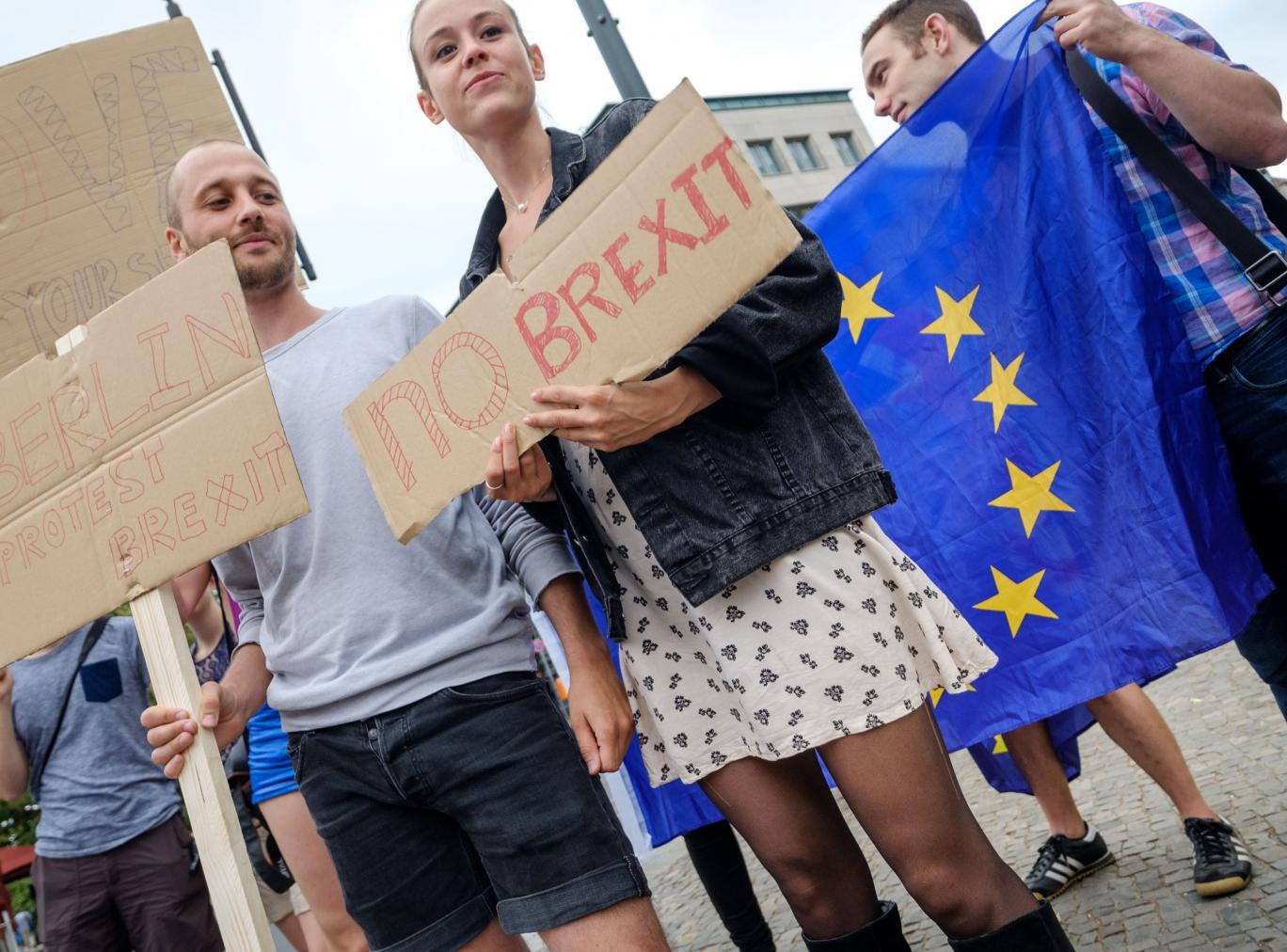 Pánikolnak az EU bevándorlók, miután a brit kormány megváltoztatta a tartózkodási jogszabályt 6