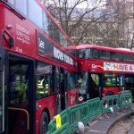 Hármas buszbaleset London szívében: 12 embert mentők látnak el