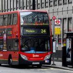 Új törvény a buszokon Nagy-Britanniában, ami sok vitához vezethet az utasok közt