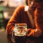 Sokkoló trend az Egyesült Királyságban: a dolgozók közel kétharmada iszik egyre több alkoholt a munkahelyi stressz miatt