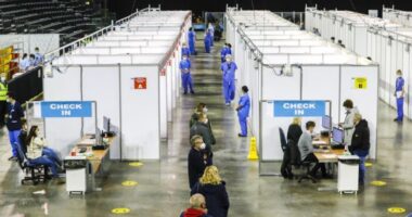 Több, mint 50 újabb „duplán mutálódott” indiai variánssal fertőzött személyt találtak Nagy-Britanniában