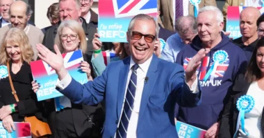Politikai "földrengés" Nagy-Britanniában: Farage és a Reform UK tarolt a választásokon - mi jöhet most