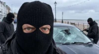 Új szabály jön az egyik brit nagyvárosban: betiltják és 70 font bírságot is kiszabhatnak az arcot eltakaró maszkban másokat riogatókra Új szabály jön az egyik brit nagyvárosban: betiltják és 70 font bírságot is kiszabhatnak az arcot eltakaró maszkban másokat riogatókra