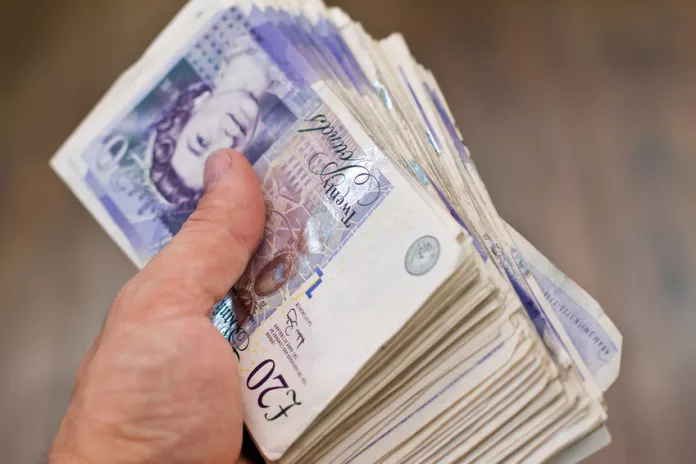 £10,000-os összeget javasol minden 55 év alatti polgárnak egy szervezet Nagy-Britanniában
