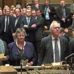 Eldőlt: mostantól bármelyik pillanatban bejelentheti a kilépést a brit miniszterelnök