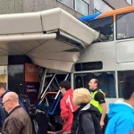 Áruházba csapódott egy emeletes busz Angliában, ketten meghaltak