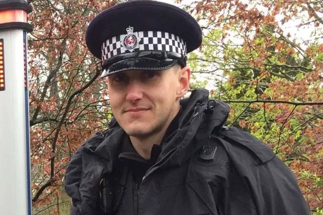 Két rendőr Angliában betegszabit vett ki kamu influenzára hivatkozva, közben luxushajós tanfolyamon vettek részt