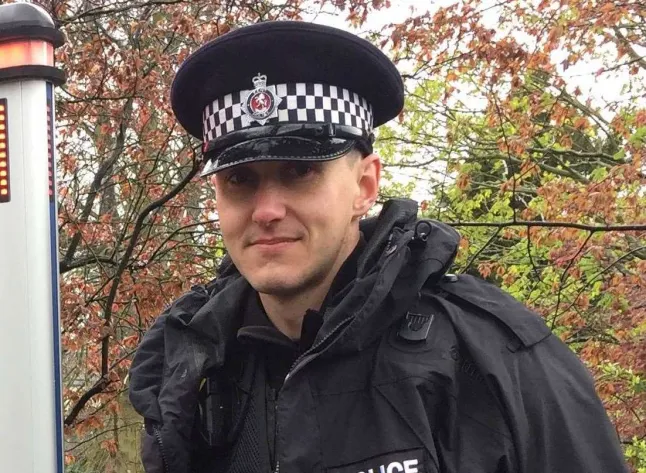 Két rendőr Angliában betegszabit vett ki kamu influenzára hivatkozva, közben luxushajós tanfolyamon vettek részt Két rendőr Angliában betegszabit vett ki kamu influenzára hivatkozva, közben luxushajós tanfolyamon vettek részt