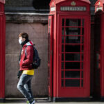 Rohamosan csökken a fertőzöttek száma, 20 millióan beoltva, viszont egy új variánst fedeztek fel Nagy-Britanniában