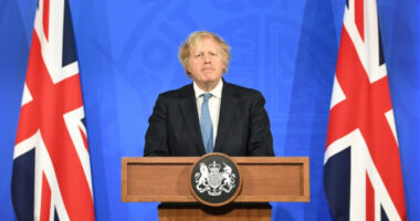 Mától ismét enyhülnek a korlátozások Nagy-Britanniában: mi változik?