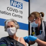 Újabb Covid oltás jön az 50 év fölöttieknek Nagy-Britanniában