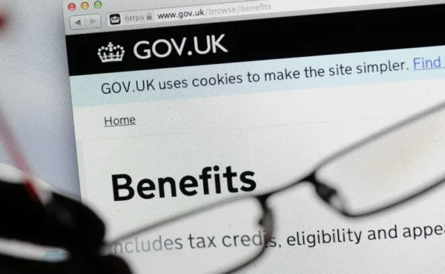 1,3 millió beteg és fogyatékkal élő ember veszítheti el a támogatását a Munkáspárt megszorításai miatt Nagy-Britanniában