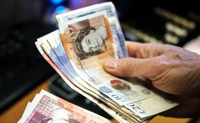 Egyre kevesebben dolgoznak, akik segélyt, támogatást kapnak Angliában - nyilvánosságra hozták az adatokat, ami oly sokakat dühít