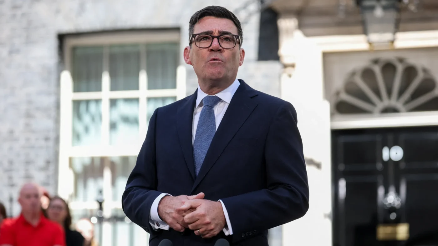 Új miniszterelnök, új remények Angliában: mit ígért Andy Burnham a megélhetési válságra, és mi valósult meg eddig? andy burnham mit ígér a miniszterelnök