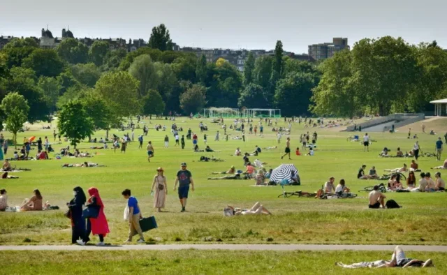 Mini hőhullám jön az Egyesült Királyságban: Akár 26°C is lehet napokon belül