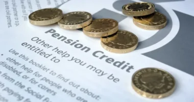 A brit kormány kiterjeszti a bankszámla-ellenőrzéseket a segélycsalások visszaszorítása érdekében - még többen kerülnek célkeresztbe