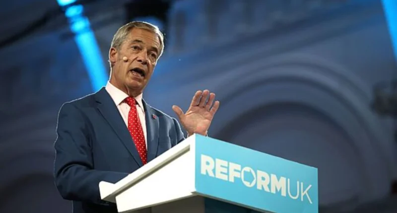 „Óriási marhaság! Elárulják a Brexitet!” – Farage nekiment Burnhamnek az uniós szabad mozgás miatt