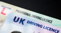 Fontos változás jön a jogosítványok kapcsán Nagy-Britanniában, ami vagy 50 millió embert érint