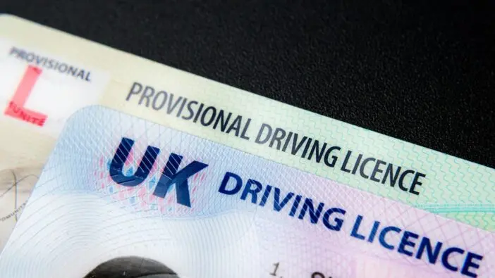 Fontos változás jön a jogosítványok kapcsán Nagy-Britanniában, ami vagy 50 millió embert érint