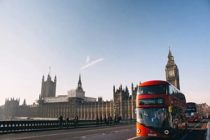 Ezek a munkák, amikből a legnagyobb a hiány Nagy-Britanniában 2023-ban – fizetések, lehetőségek, ha váltanál, vagy kiköltöznél