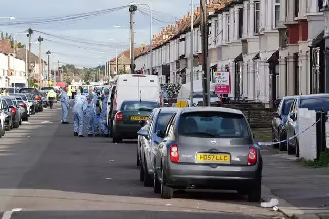 Agyonlőttek két fiatalt egy harmadikat pedig életveszélyesen megsebesítettek Londonban 15