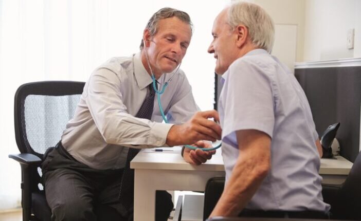 Veszélyes változás az angliai háziorvosi rendszerben: életveszélyes esetek kerülnek a „nem sürgős” online űrlapokra