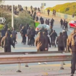 „Rendkívül félelmetes jelenetek” – több száz maszkos férfi bénította meg a közlekedést Dovernél dover-dover-protests-sky-news_7341587