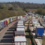 Brutális, 25 órás késések Dovernél a brit határon: már a friss, romlandó árut sem tudják időben eljuttatni a boltokig