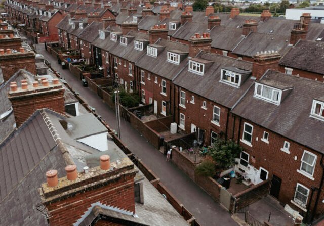 Zsúfolt és nyomasztó albérletekben élnek albérlők milliói Nagy-Britanniában – tömegszállások, nincs nappali, az árak meg az egekben