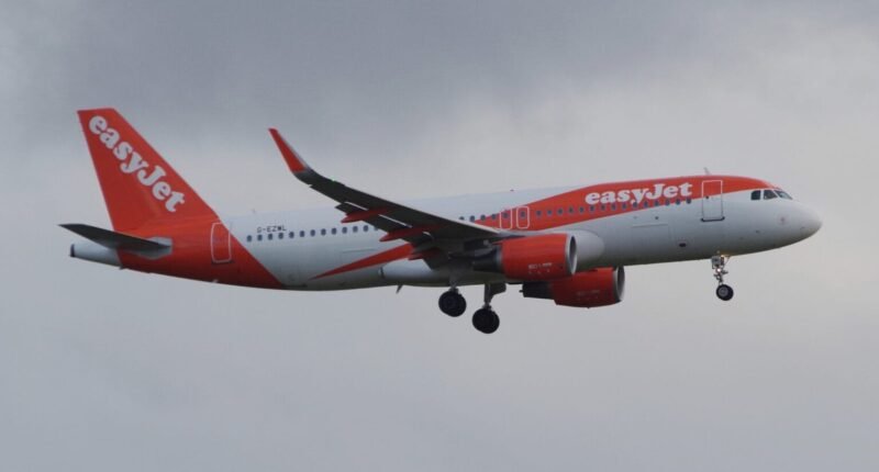Újra kellett éleszteni az egyik utast az easyJet brit járatán